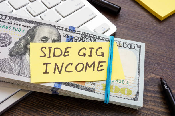 stack of money and an inscription side gig income on it.